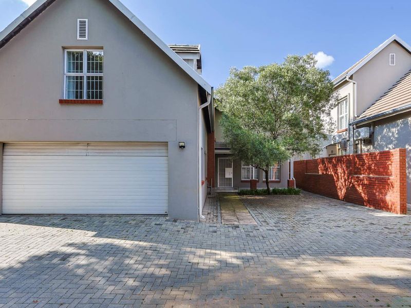 Exceptional 4-Bedroom Townhouse in Exclusive Farmers Folly Complex - Photo 2