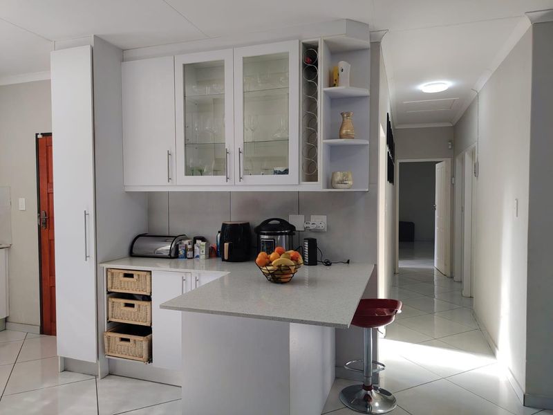 3 Bedroom House for sale In Mackenzie Park - Photo 9