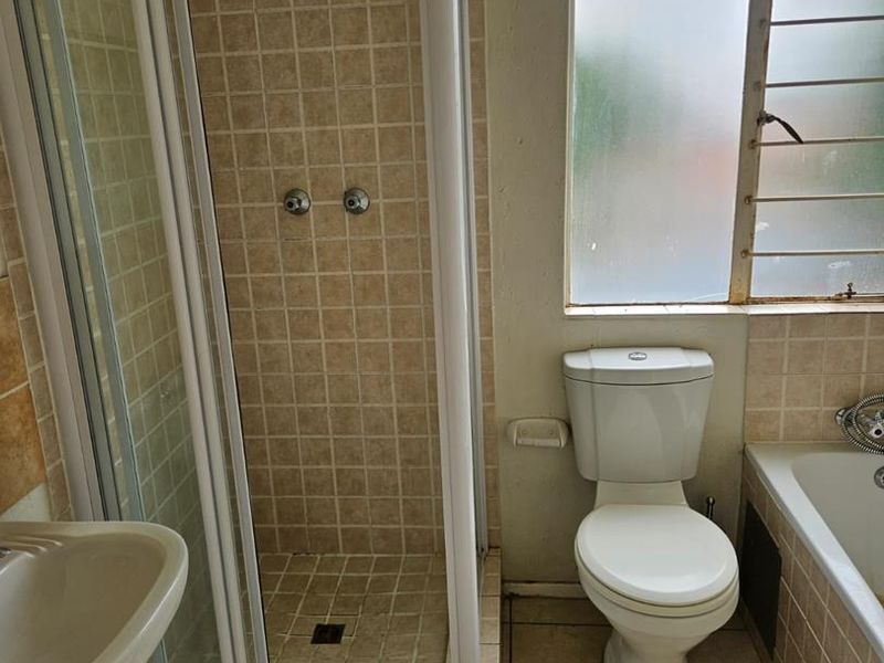 Spacious 2-Bedroom Apartment with Modern Amenities at Park Square - Photo 10