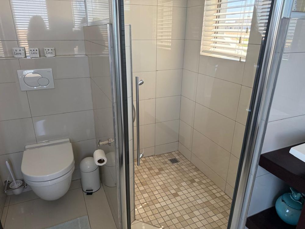 Bedroom 4 en-suite bathroom 
