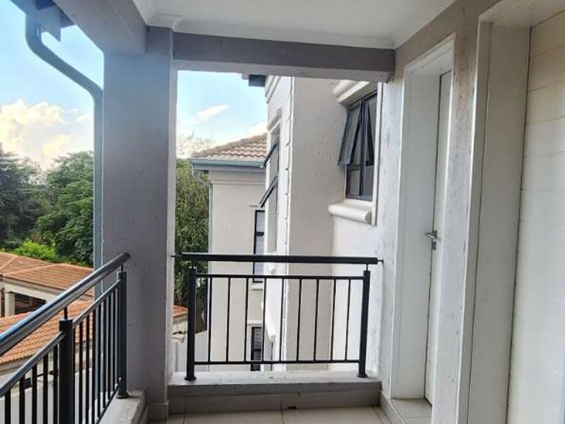 2 Bedroom  Apartment in the heart of Morningside for sale - Photo 3