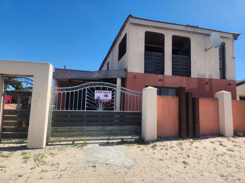 Spacious Family Home for Sale in Khayelitsha, E Section - Photo 2