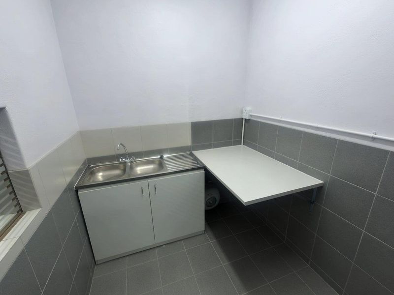 184sqm light industrial unit To Let Brackenfell - Photo 6