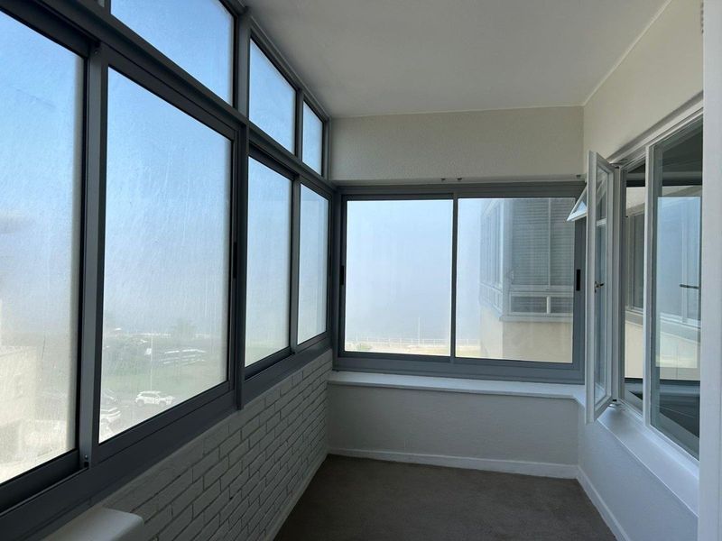 Renovated 1-Bedroom Apartment with Ocean Views & Enclosed Balcony – Retirement Living - Photo 9