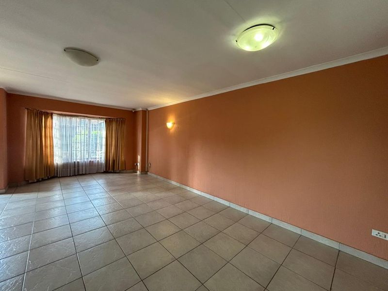 Pet Friendly Simplex For Sale In Goedeburg - Photo 8