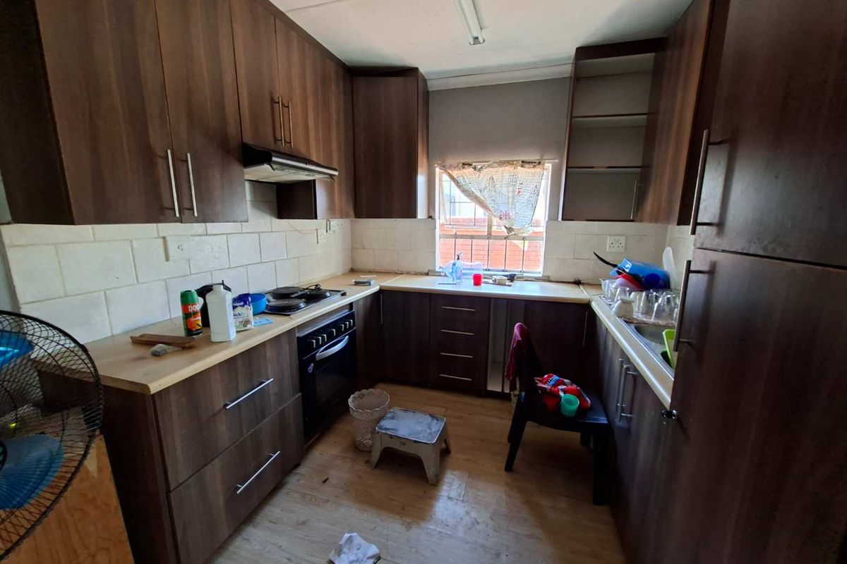 Fix Upper 3 Bedroom Home For Sale - Photo 2