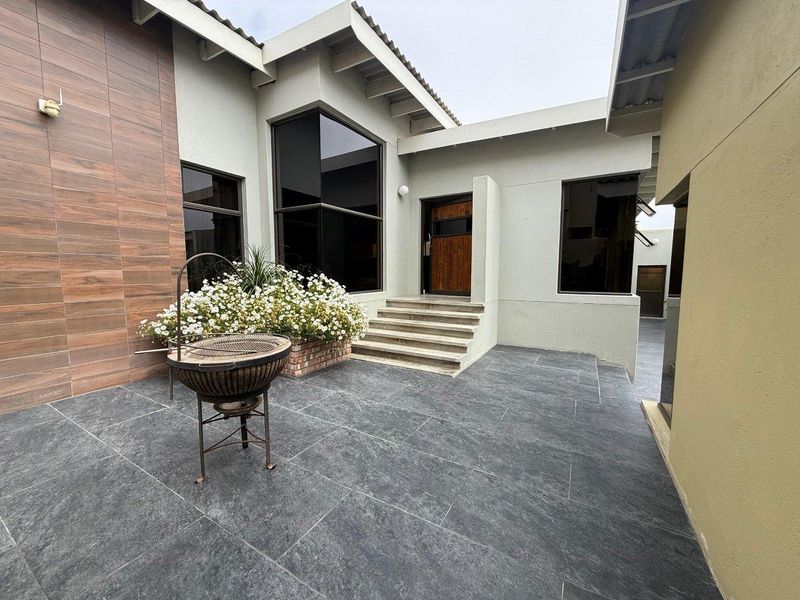 FOR SALE- 3 BEDROOM HOUSE IN OCEAN VIEW SWAKOPMUND, NAMIBIA - Photo 8
