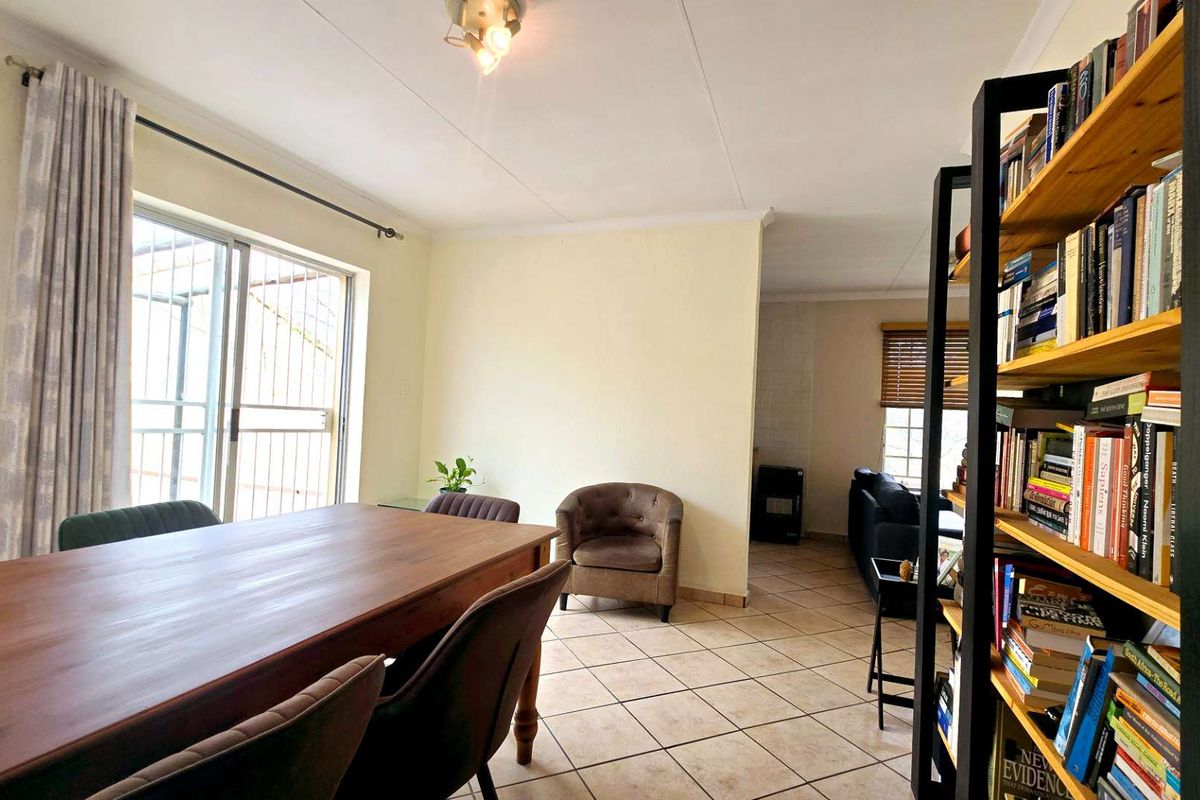 First Floor Apartment in a Security Complex - Photo 4