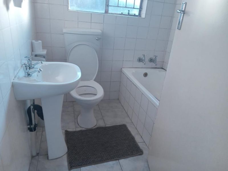 A 3-Bedroom Simplex Townhouse with A Private Garden - Photo 7