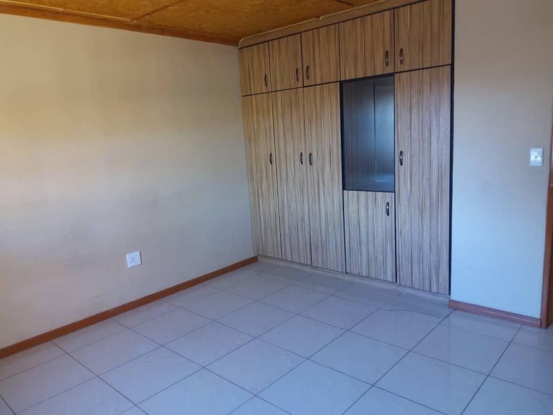 🏡 **Your Dream Home Awaits in Okahandja Extension 4!** 🏡 - Photo 6