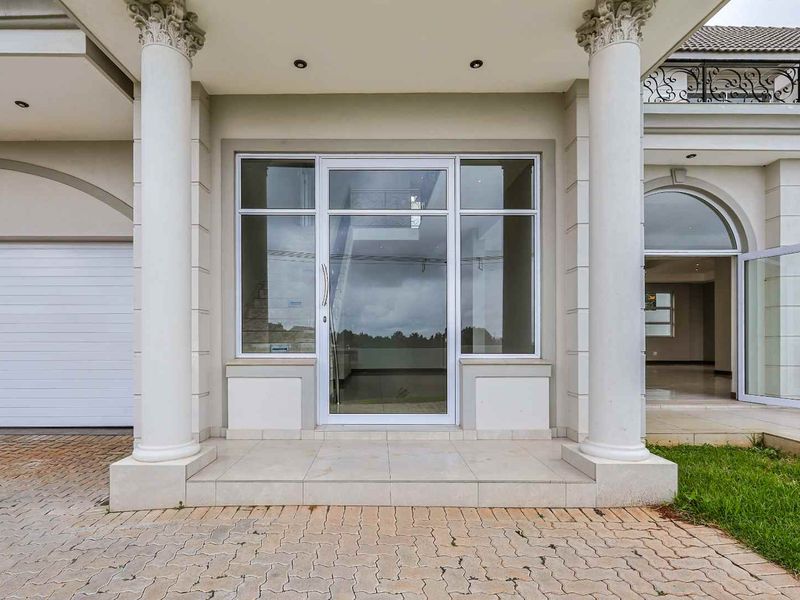 Awesome Property in Waterkloof Heights To Let - Photo 4