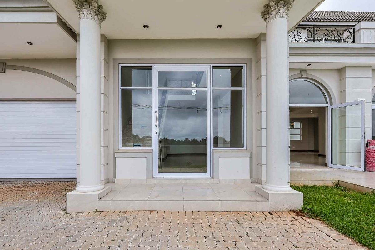 Awesome Property in Waterkloof Heights To Let - Photo 4