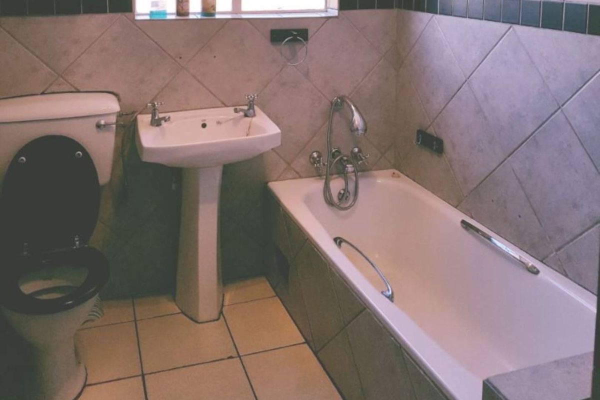 Live in Silverton's Heart: Spacious 2.5 Bed Apartment Awaits! - Photo 5