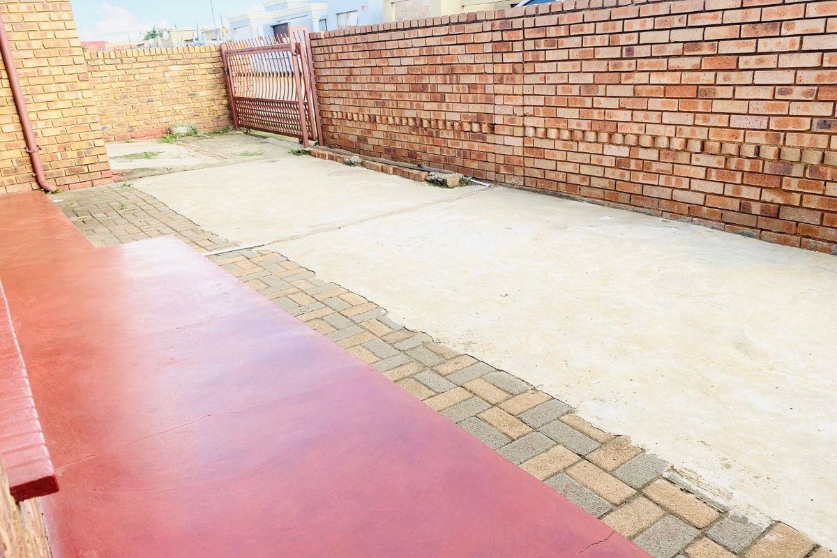 Spacious Family Home For Sale In Ext11 - Photo 3