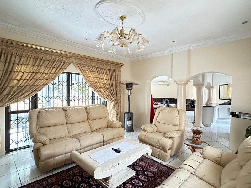 Spacious 4-Bedroom Family Home with Flatlet To Rent in Ninapark - Photo 6