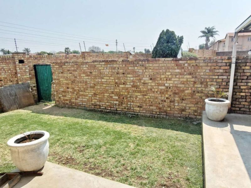 Lock-Up-and-Go Simplex with Modern Amenities - Photo 10