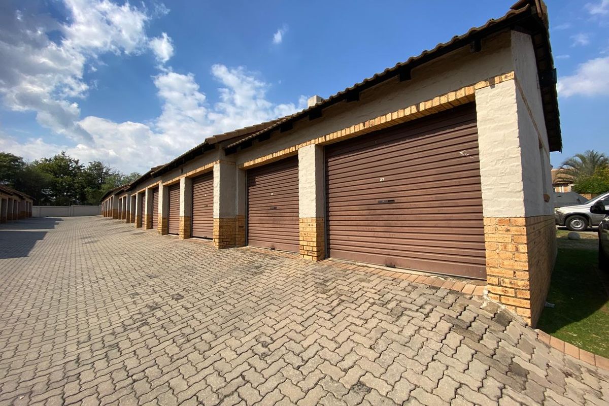 Spacious 3-bedroom apartment situated in Carlswald Manor the heart of Midrand. - Photo 2