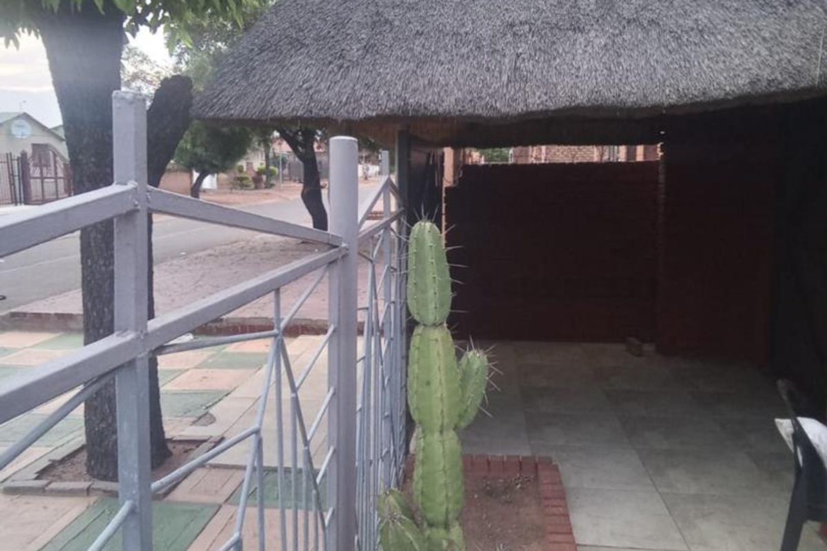 4 bedrooms house for sale in Soshanguve G - Photo 3