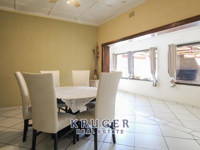 🌟 Spacious Family Home with Private Flat – Prime Location, Outjo! 🌟 - Photo 7