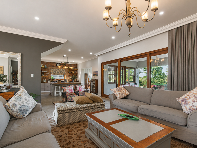 A Home of Sunlight and Heart in Hillcrest's Premier Golfing Estate - Photo 6