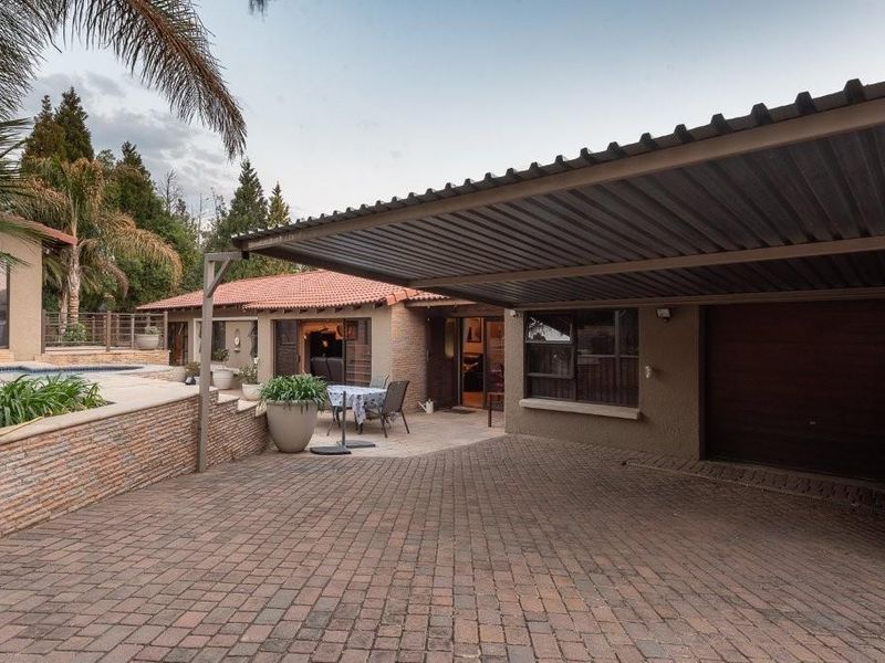 Neat Home in Glenvista - Photo 2