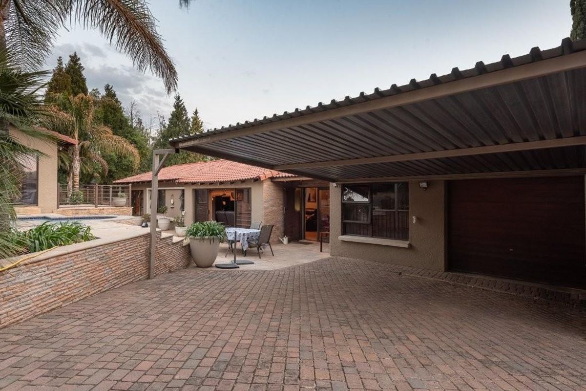 Neat Home in Glenvista - Photo 2