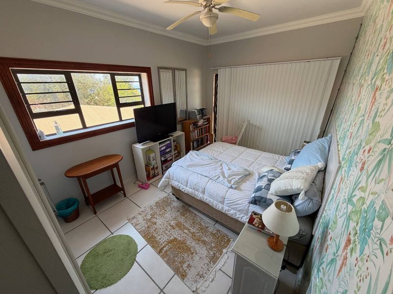 Charming Double-Storey Duet with Spectacular Sea Views - Photo 8