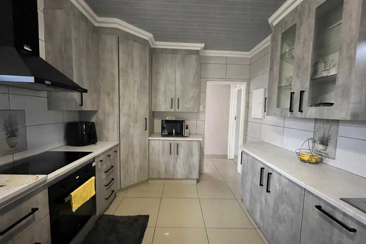 3 Bedroom House For Sale in Vanderbijlpark SE6 - Photo 2