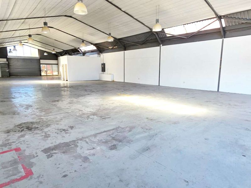 Newly Refurbished Centre in Tokai - Photo 3