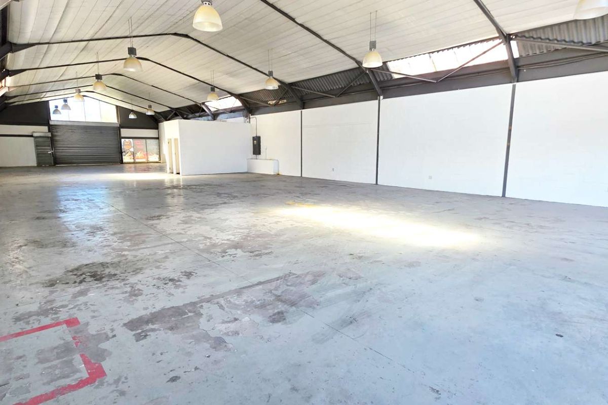 Newly Refurbished Centre in Tokai - Photo 3