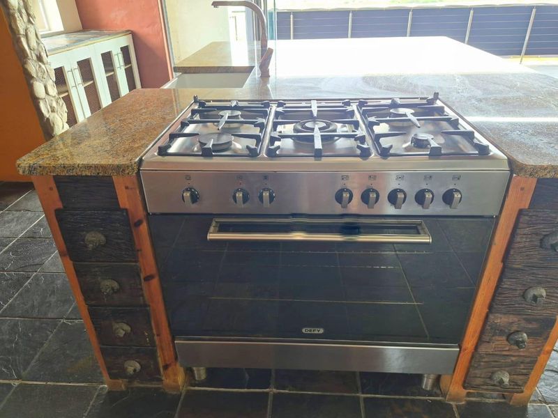 Exceptional Family Home in Reebok: A Perfect Blend of Rustic Charm and Contemporary Sophistication - Photo 7