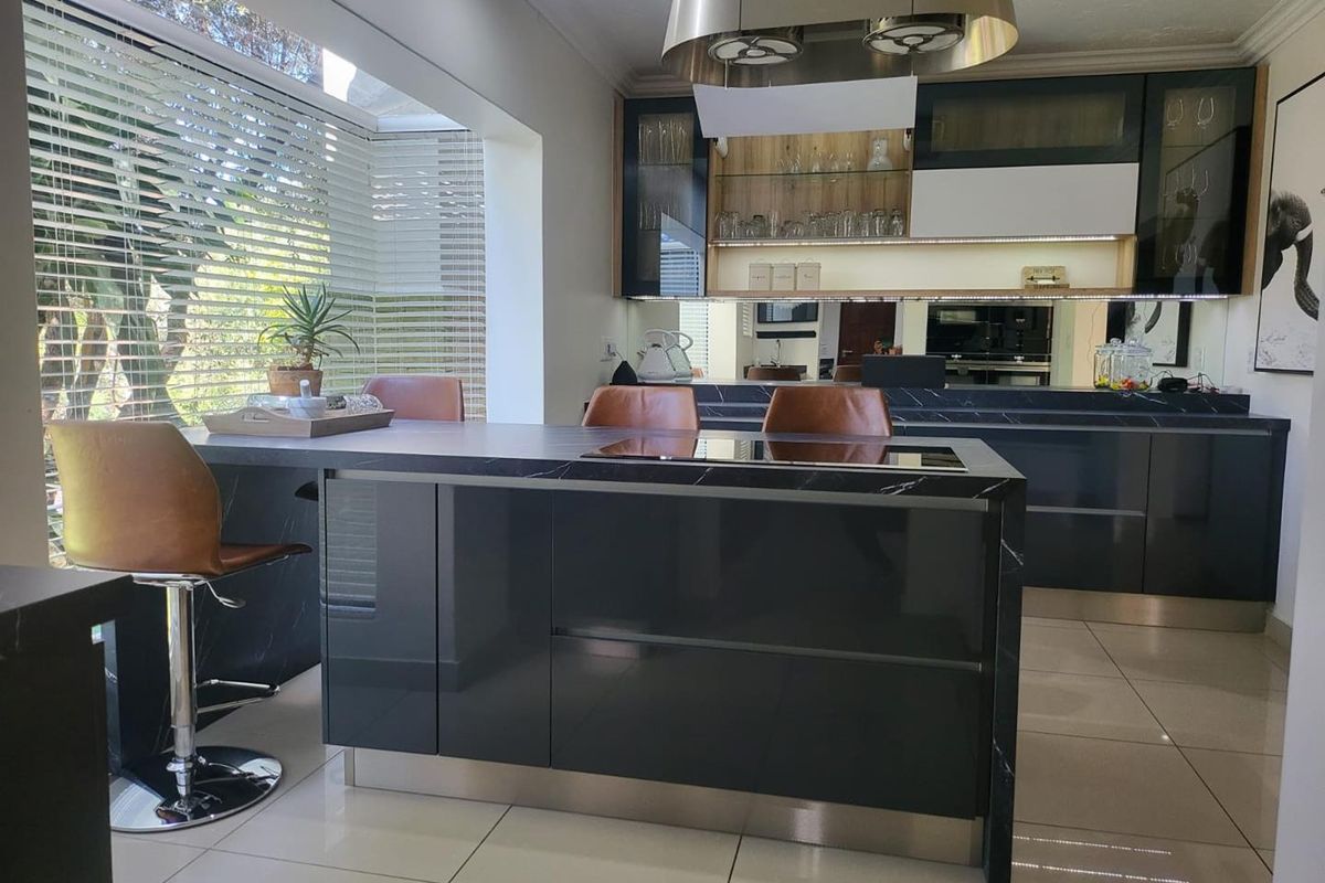 4 Bedroom House to Rent In North Riding - Photo 2