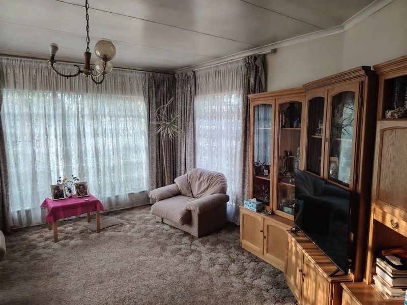 Charming 3-Bedroom Home in Sought-After Boomed-Off Area – Makenzie Park, Benoni - Photo 6