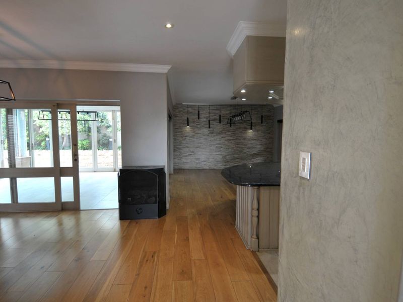 4 Bedroom Boardwalk Mansion - Photo 10