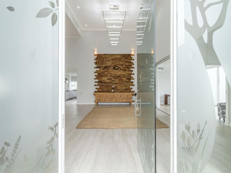 Sun-kissed country Estate family home - Photo 2