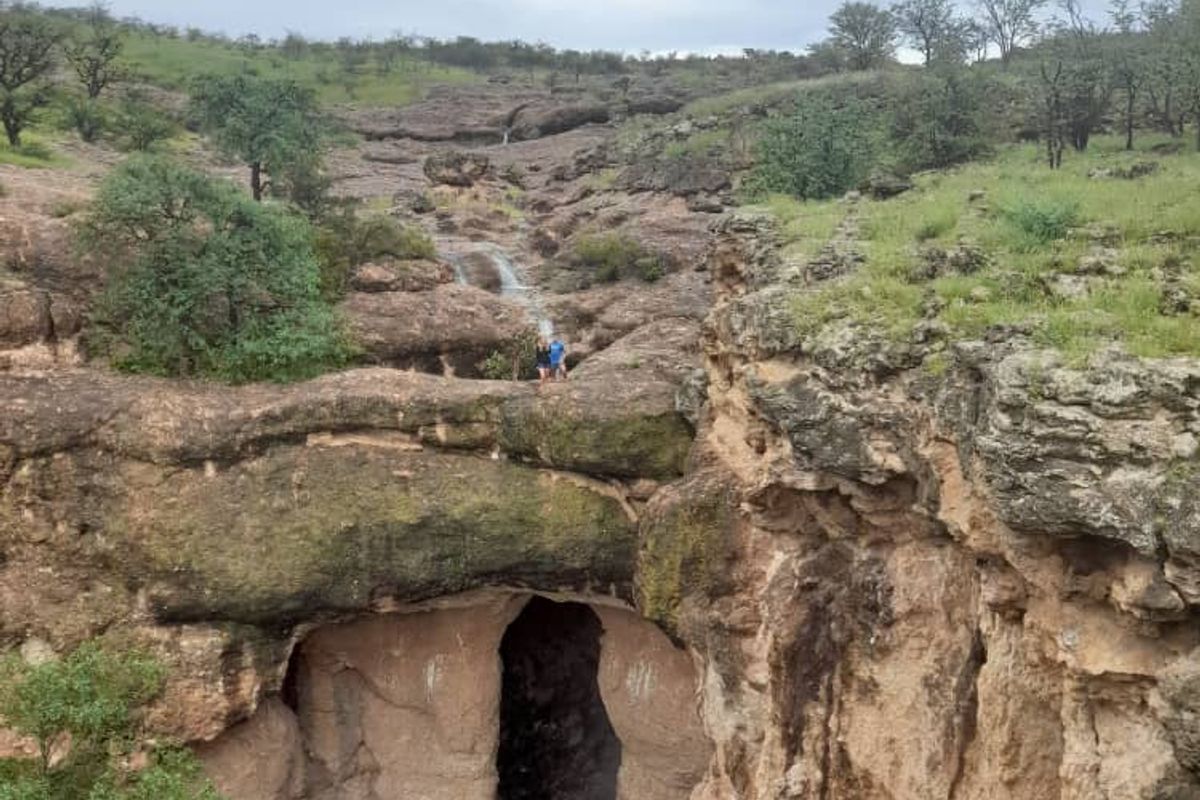 Mountain range farm with the Ugab river’a canyons covering half of the farm - Photo 5