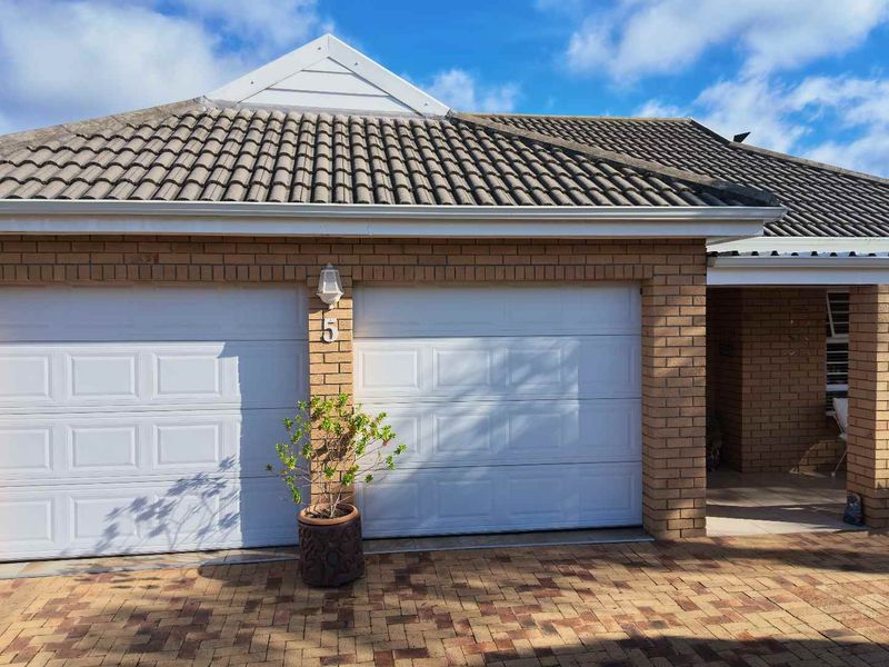 Spacious and Modern Home in a Top Security Estate - Photo 4