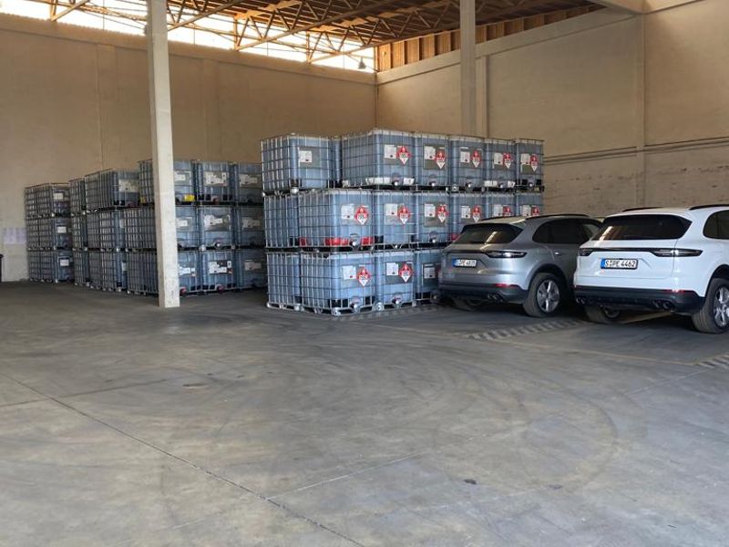 Walvis Bay harbour - Industrial facility with office building and 5 Warehouses - Photo 4