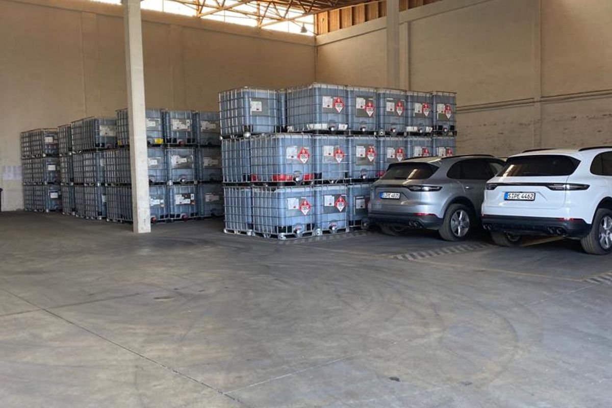 Walvis Bay harbour - Industrial facility with office building and 5 Warehouses - Photo 4