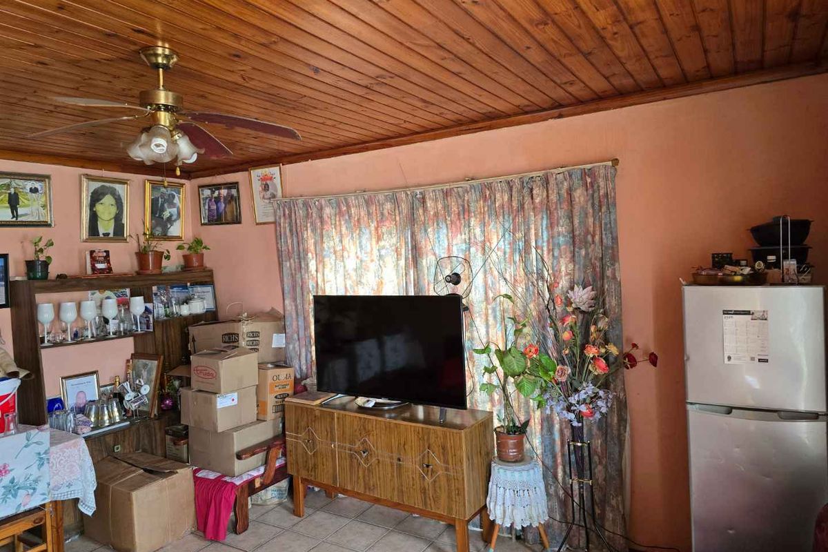 Charming 3-Bedroom Home with Spacious Yard - Photo 4