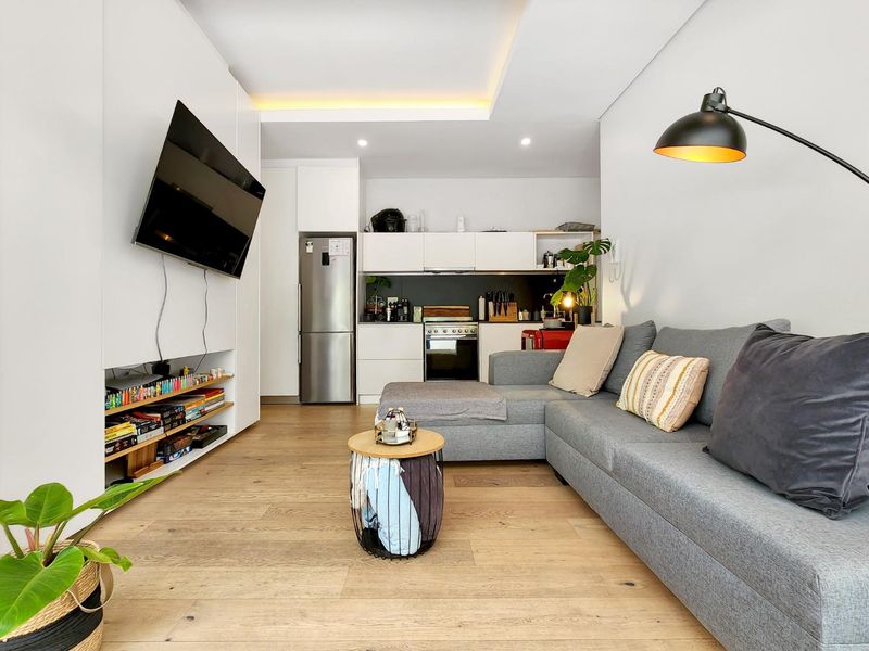 Live where it's all happening - Photo 4