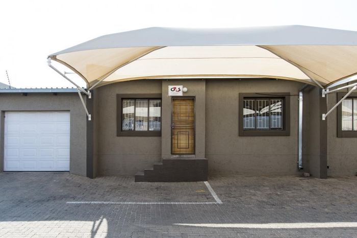 Property #2394245, Townhouse For Sale in Pioniers Park Ext 1