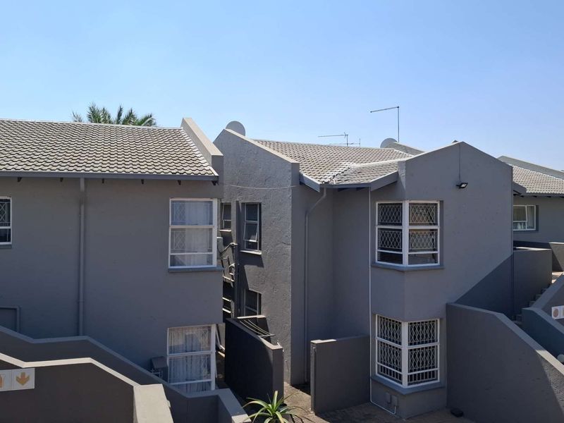 Upstairs Lock Up and Go Townhouse - Photo 3