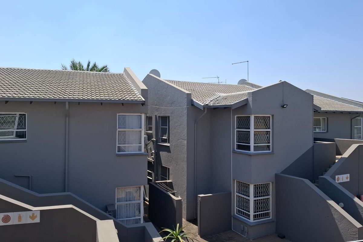 Upstairs Lock Up and Go Townhouse - Photo 3