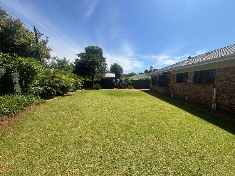 Charming 3-Bedroom Townhouse in Peaceful Gillitts – Ideal Family Living - Photo 4