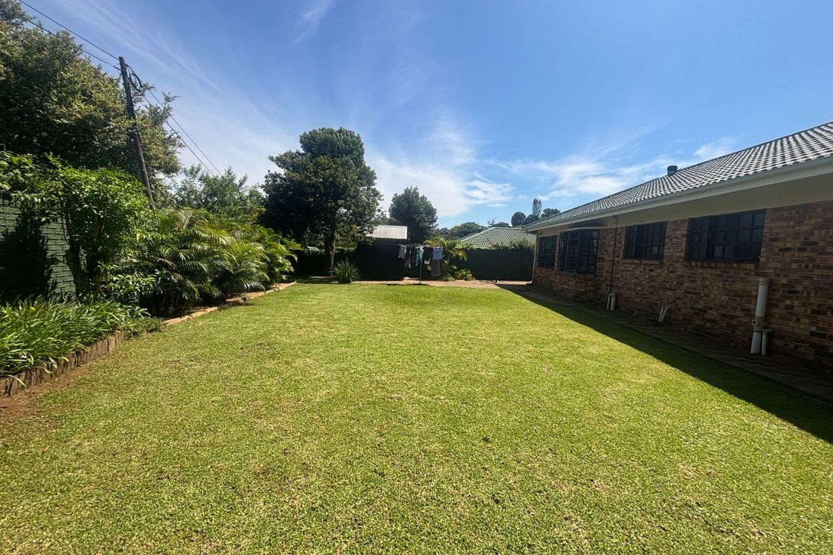 Charming 3-Bedroom Townhouse in Peaceful Gillitts – Ideal Family Living - Photo 4