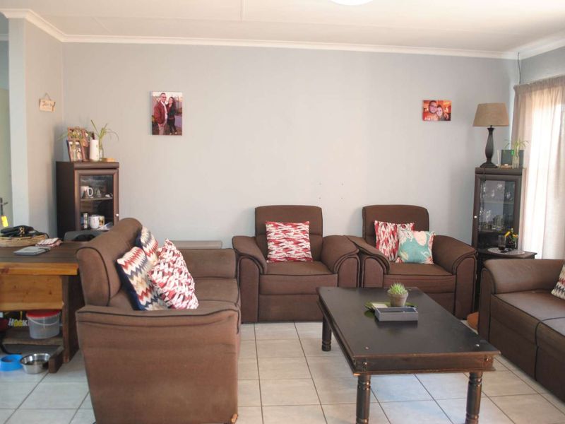 Beautiful & Secure Townhouse in Prime Complex – Ideal for Couples or Small Families - Photo 9
