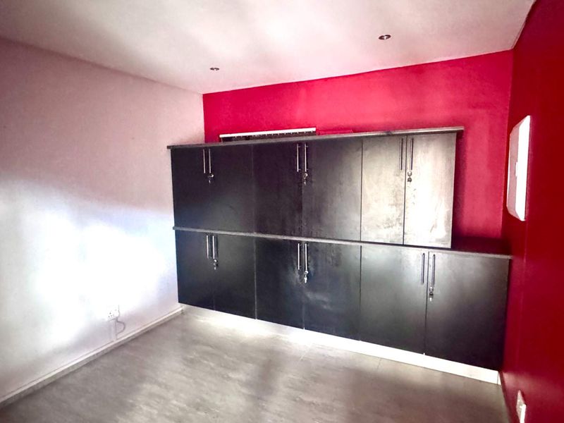 Offices For Sale in Eros - Photo 5