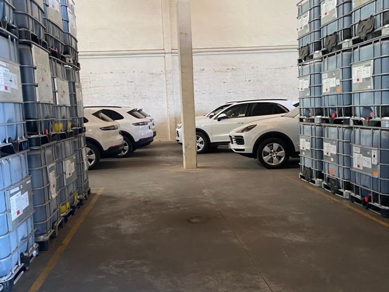 Walvis Bay harbour - Industrial facility with office building and 5 Warehouses - Photo 3