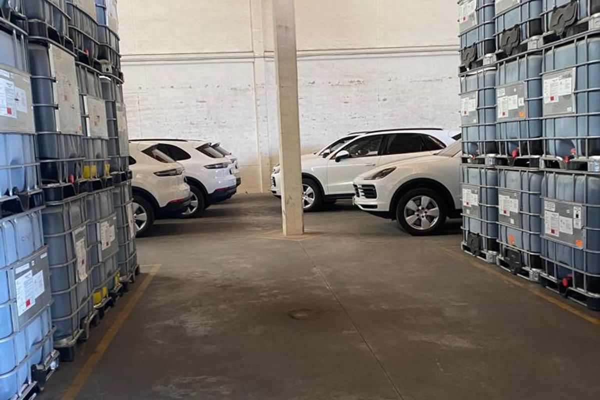 Walvis Bay harbour - Industrial facility with office building and 5 Warehouses - Photo 3